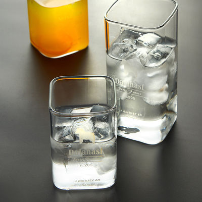 Tasse en verre carrée faite main, tasses minces en verre de Borosilicate de mur pour le boire fournisseur