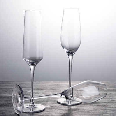 Les verres de vin en cristal de luxe longtemps ont refoulé les verres de cannelure sans plomb de Champagne fournisseur