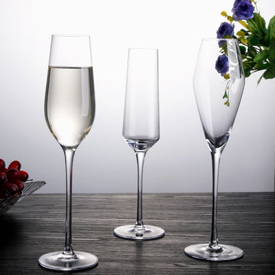 Les verres de vin en cristal de luxe longtemps ont refoulé les verres de cannelure sans plomb de Champagne fournisseur