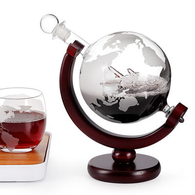 Décanteur en verre gravé à l'eau-forte par Borosilicate, décanteur de whiskey de globe avec l'ensemble de cadeau de tasse en verre de vin fournisseur